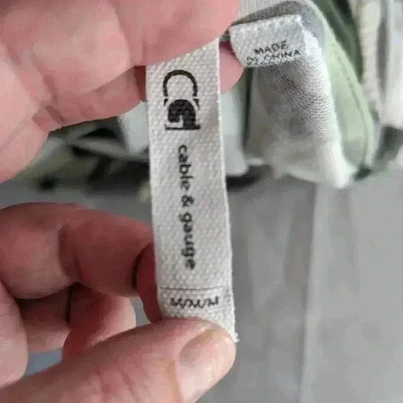 Cable And Gauge Green Camo Women's Medium Open Shoulder Top - Picture 6 of 12